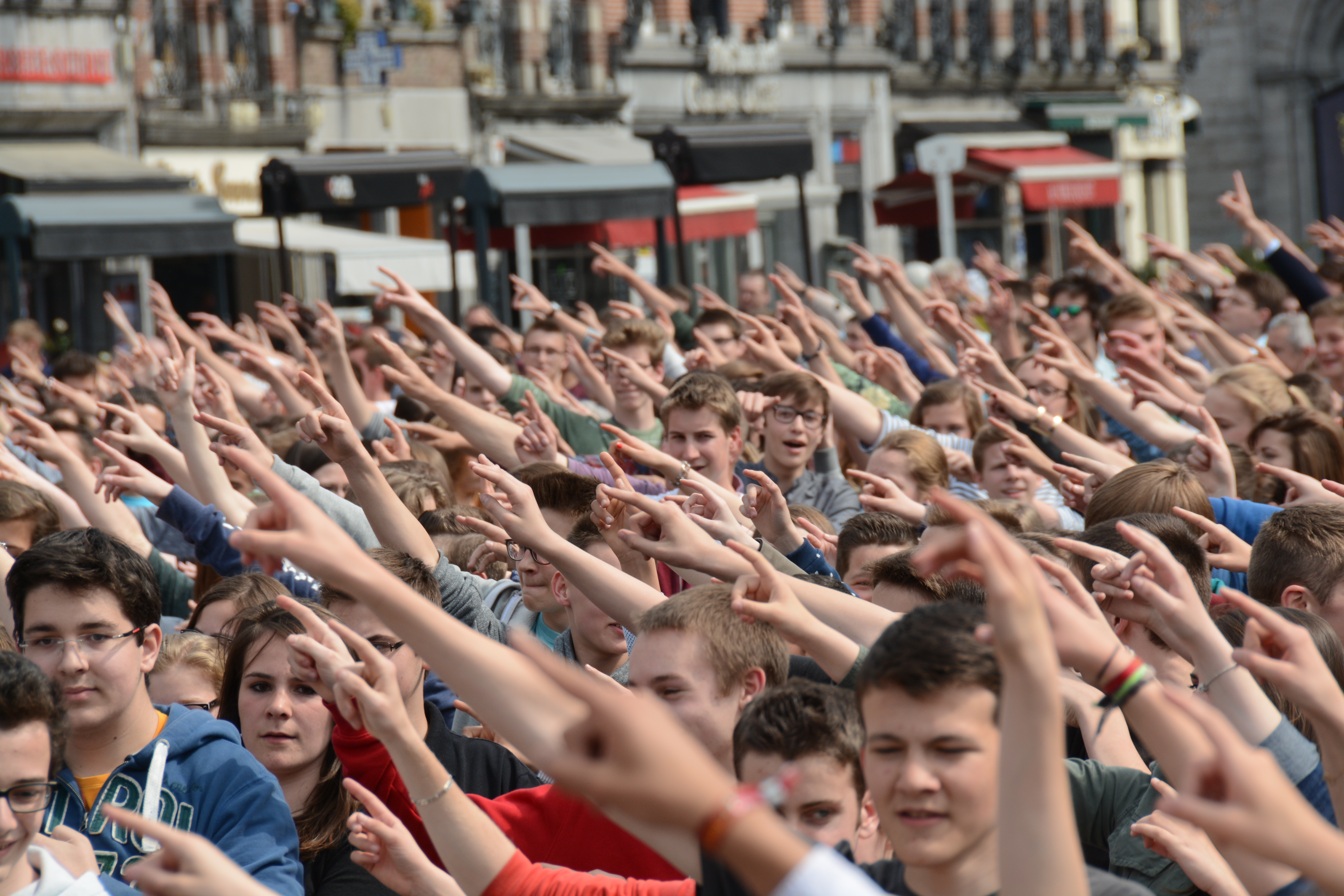 Flashmob En Musique Pour Un Anniversaire Inoubliable College Notre Dame Tournai Flashmob En Musique Pour Un Anniversaire Inoubliable College Notre Dame Tournai